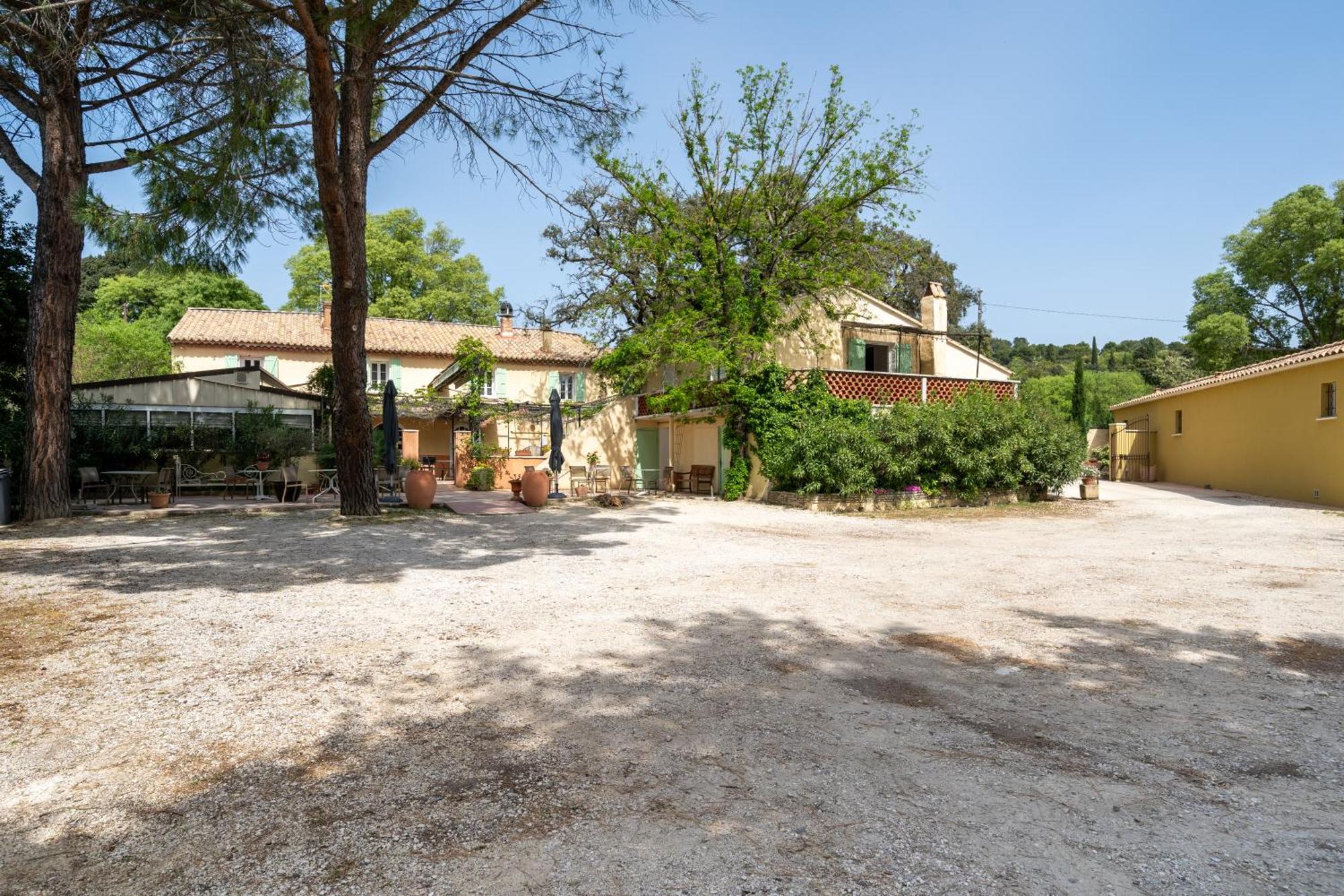 Logis Hotel Le Chene Vert Bollene Exterior photo
